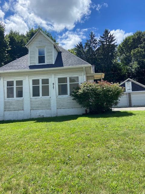 817 Kenwood Ave, Belding, MI 48809 photo 1