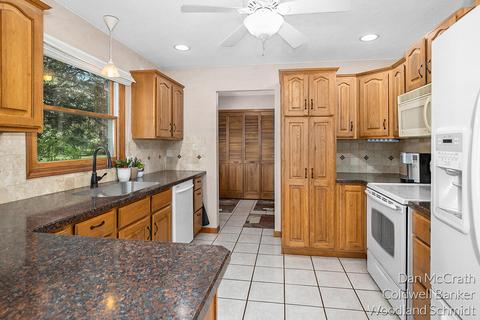 12704 Byron Rd, Byron, MI 48418 photo 9