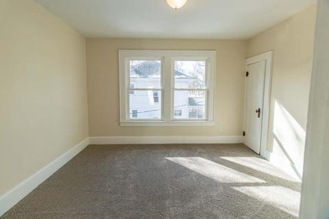 902 N Clinton St, Albion, MI 49224 photo 12