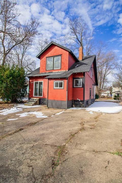902 N Clinton St, Albion, MI 49224 photo 2