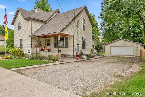 320 Lewis St, Belding, MI 48809 photo 1