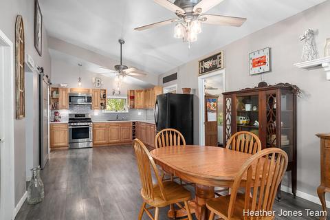 320 Lewis St, Belding, MI 48809 photo 9