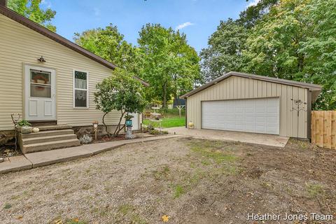 320 Lewis St, Belding, MI 48809 photo 22