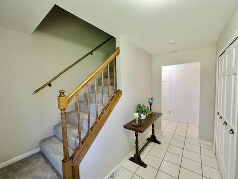 6982 Surrey Ln, Jackson, MI 49201 photo 3