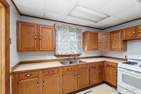 703 Morton Ave, Belding, MI 48809 photo 10