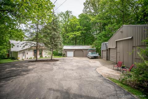 9980 Bend Dr, Jenison, MI 49428 photo 2