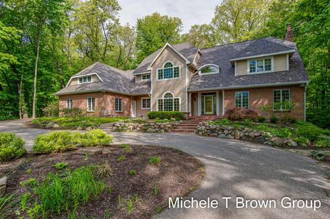 5513 Forest Bend Dr SE, Ada, MI 49301 photo 2