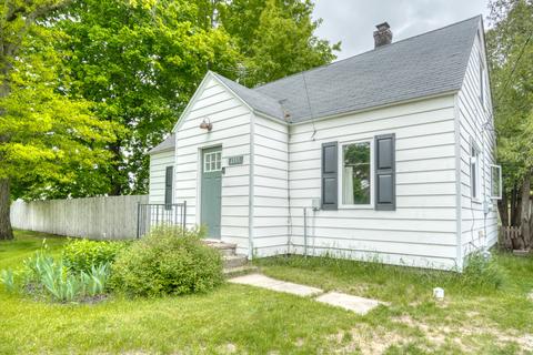 1333 E Wilcox Ave, White Cloud, MI 49349 photo 3