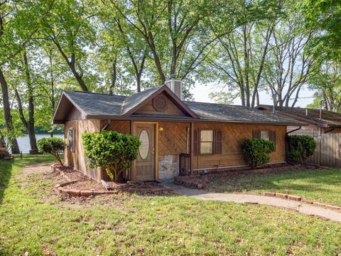 18859 Riverview Dr, Three Rivers, MI 49093 photo 1