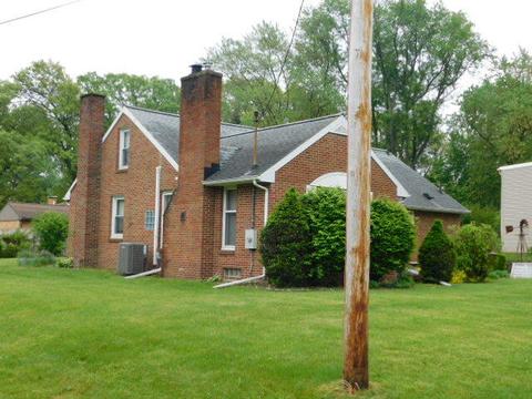 913 Browning Ave, Jackson, MI 49202 photo 2