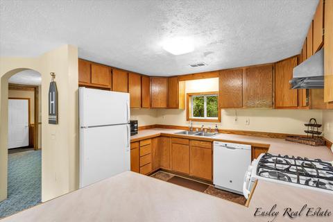 383 Cherokee Trl, Stanton, MI 48888 photo 10