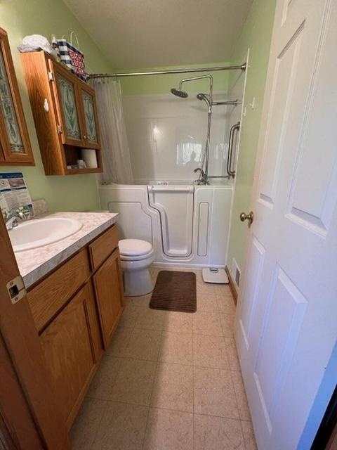111 E Wilson Rd, Saint Johns, MI 48879 photo 11