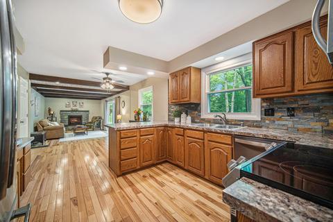 2736 Forest Lake Dr, Jackson, MI 49203 photo 5