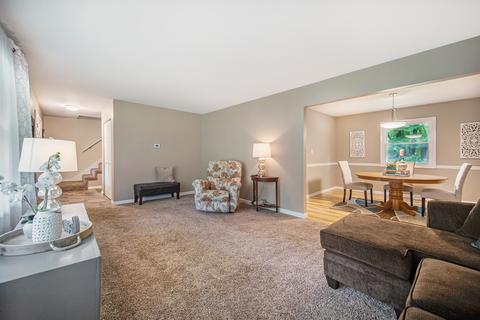 2736 Forest Lake Dr, Jackson, MI 49203 photo 3