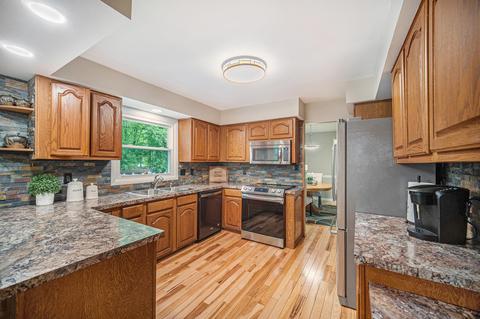 2736 Forest Lake Dr, Jackson, MI 49203 photo 6