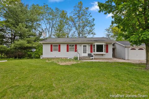 5682 Bartonville Rd, Belding, MI 48809 photo 2