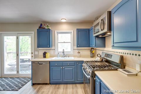 5682 Bartonville Rd, Belding, MI 48809 photo 9