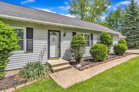 8369 Oakpoint Dr, Jackson, MI 49201 photo 3