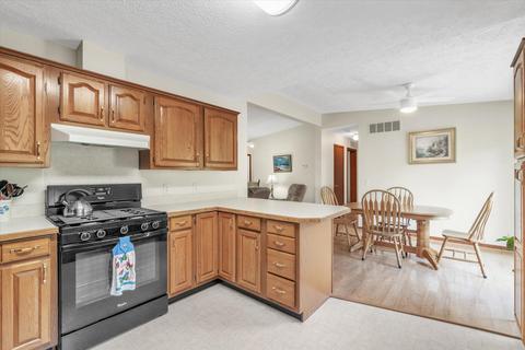 8369 Oakpoint Dr, Jackson, MI 49201 photo 9