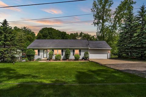 8369 Oakpoint Dr, Jackson, MI 49201 photo 1