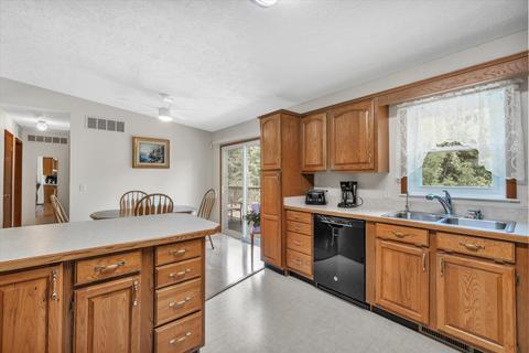 8369 Oakpoint Dr, Jackson, MI 49201 photo 11