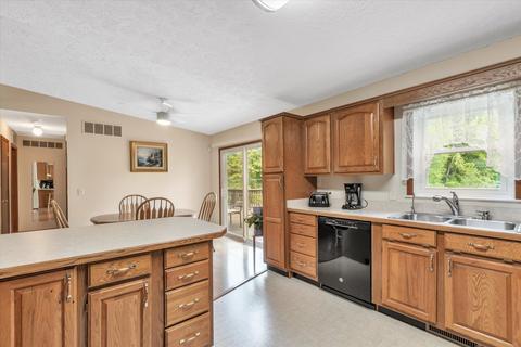 8369 Oakpoint Dr, Jackson, MI 49201 photo 17