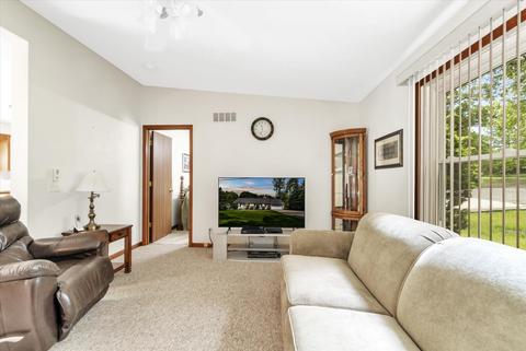 8369 Oakpoint Dr, Jackson, MI 49201 photo 4