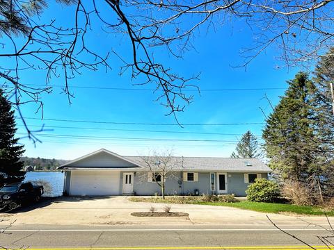 5325 W Monroe Rd, Pentwater, MI 49449