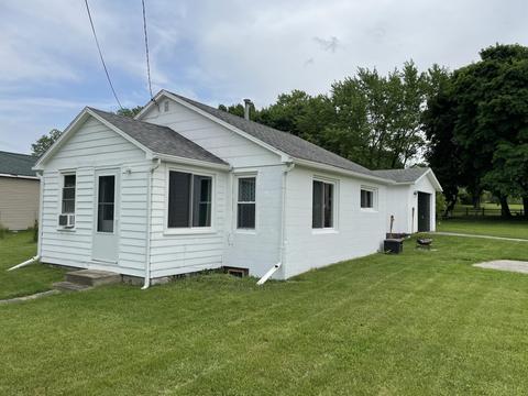502 E Forrest St, Edmore, MI 48829 photo 1