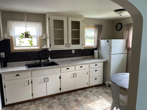 502 E Forrest St, Edmore, MI 48829 photo 2
