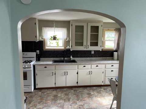 502 E Forrest St, Edmore, MI 48829 photo 4