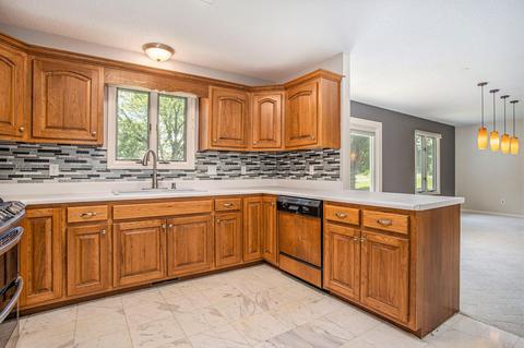 679 Leonard Dr, Coldwater, MI 49036 photo 2