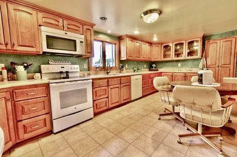 8754 E Monroe Rd, Wheeler, MI 48662 photo 12