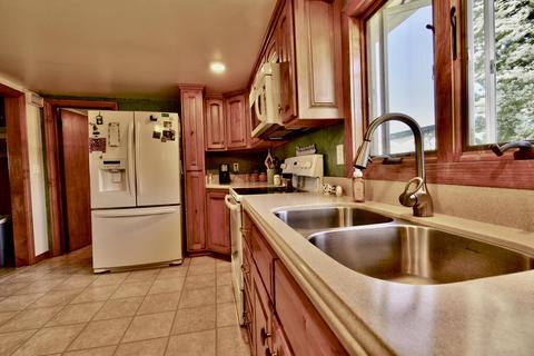 8754 E Monroe Rd, Wheeler, MI 48662 photo 10