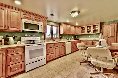 8754 E Monroe Rd, Wheeler, MI 48662 photo 11