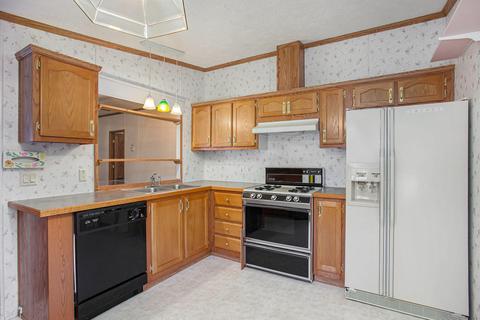 229 Maple St, Lowell, MI 49331 photo 4