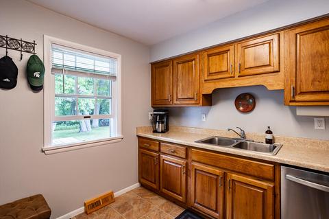 620 Algonquin St, Jackson, MI 49203 photo 8