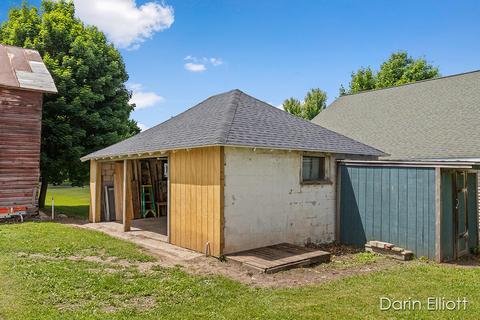 115 E Maple St, Carson City, MI 48811 photo 32