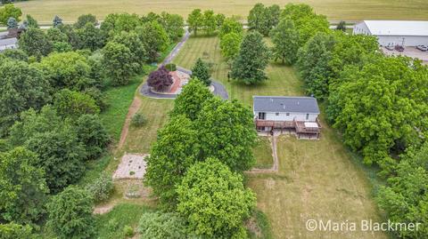 228 E Parmeter Rd, Ionia, MI 48846 photo 2