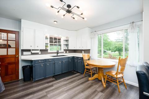10063 N Riverview Dr, Plainwell, MI 49080 photo 8