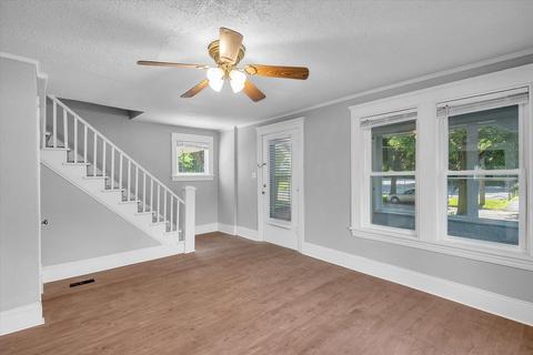 326 Carr St, Jackson, MI 49201 photo 4