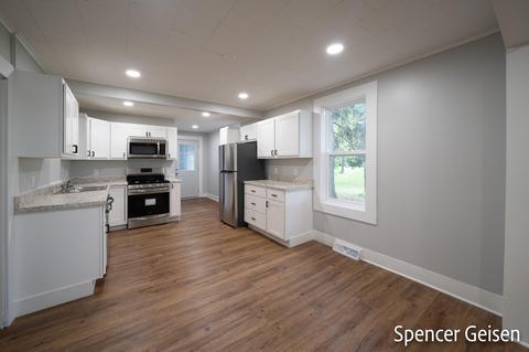 754 N Bridge St, Belding, MI 48809 photo 9