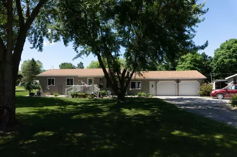 951 Lynn St, Sumner, MI 48889 photo 1
