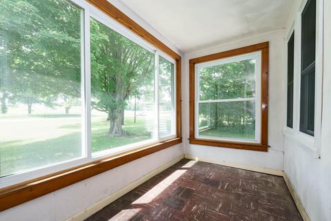 923 N 10th St, Plainwell, MI 49080 photo 2