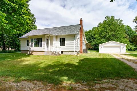 923 N 10th St, Plainwell, MI 49080 photo 1
