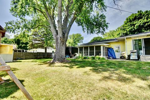 416 Crescent Dr, Edmore, MI 48829 photo 4