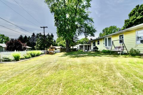 416 Crescent Dr, Edmore, MI 48829 photo 3
