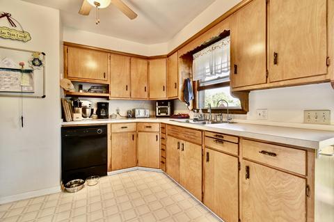 416 Crescent Dr, Edmore, MI 48829 photo 7