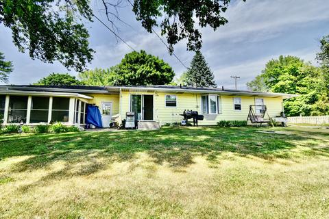 416 Crescent Dr, Edmore, MI 48829 photo 2