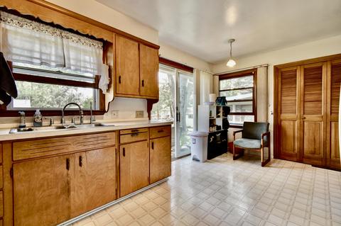 416 Crescent Dr, Edmore, MI 48829 photo 12